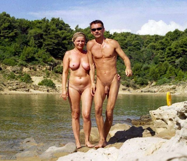Интимные фото молодых и старых нудистов на русских пляжах